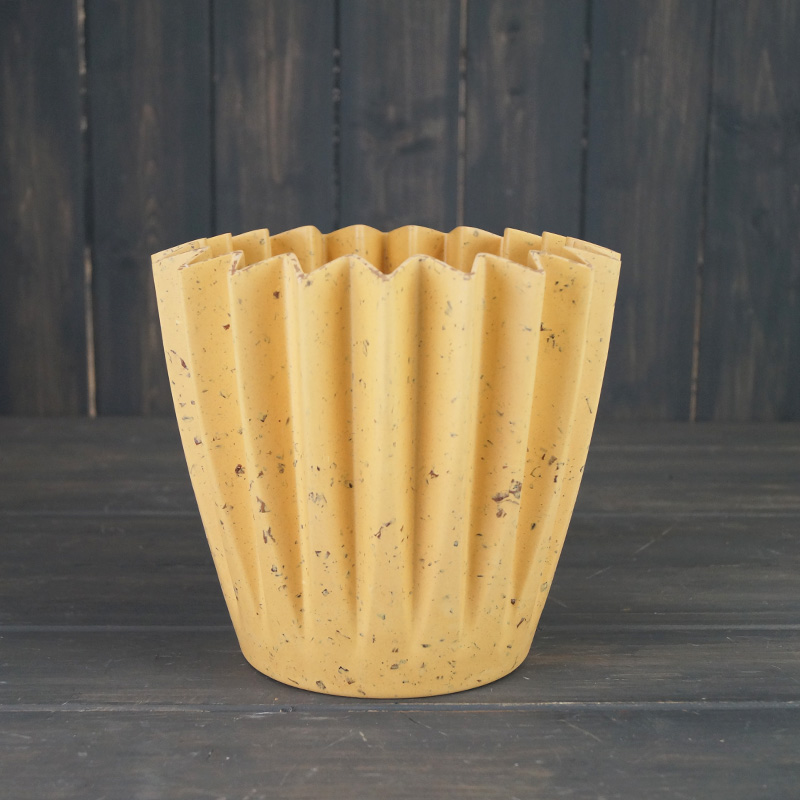Earthy Yellow Coffee Husk Corrugated Pot (19cm) detail page